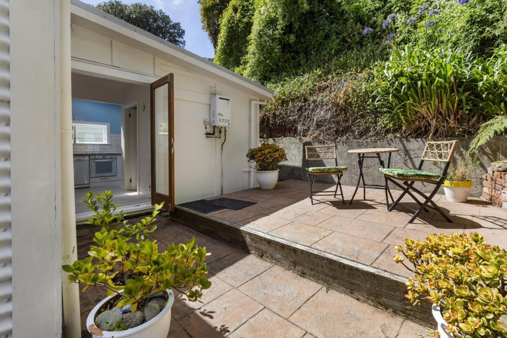 Peaceful & Private City Cottage With Carparks Wellington Exterior photo